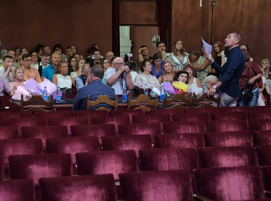 Meeting of Malaya Bronnaya Theater's company