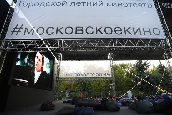 Outdoor cinemas open in Moscow parks
