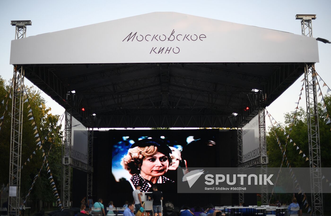 Outdoor cinemas open in Moscow parks