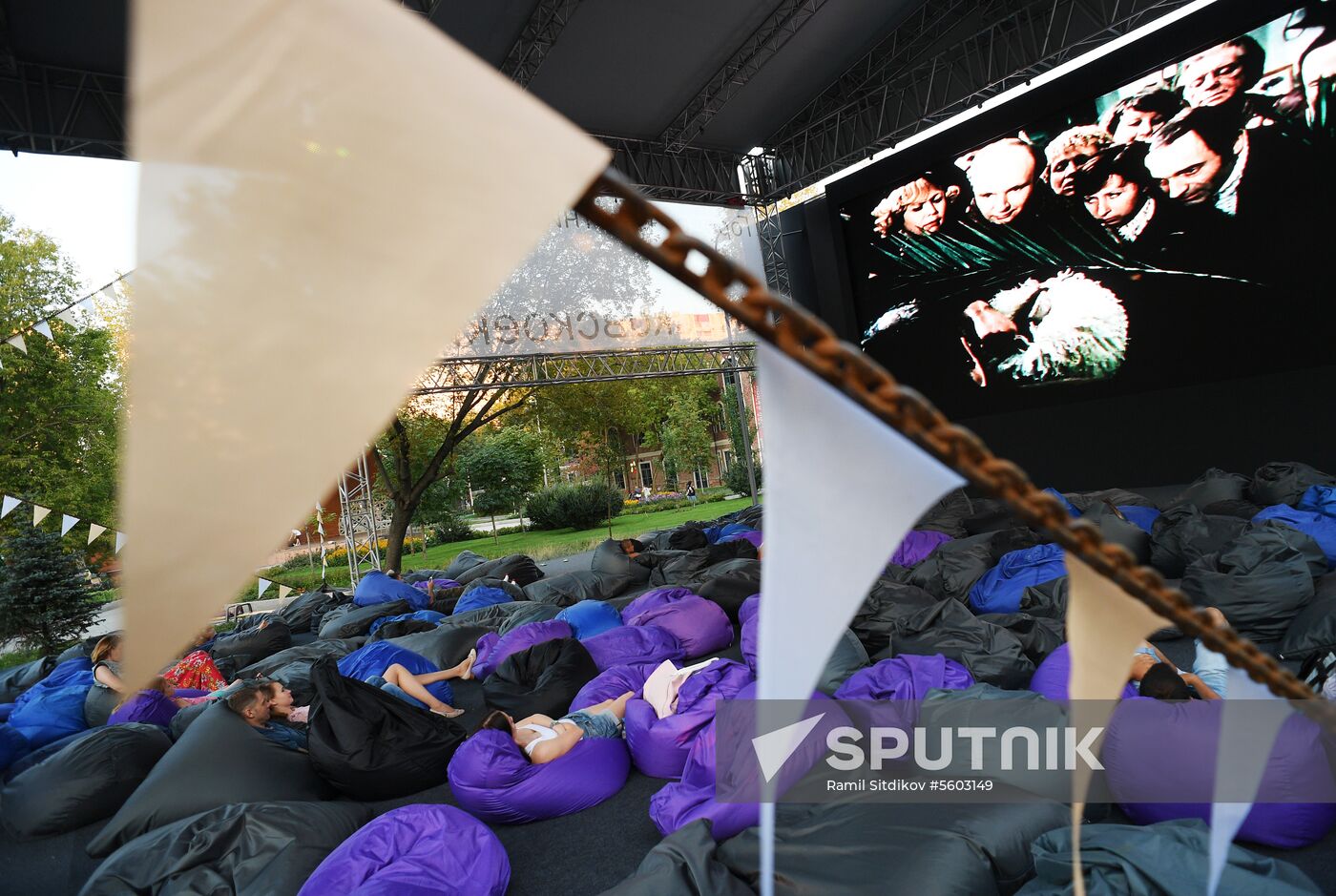 Outdoor cinemas open in Moscow parks