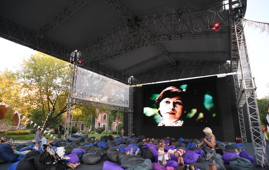 Outdoor cinemas open in Moscow parks