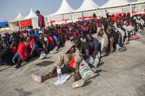 Migrants from Africa and Arab countries land in Spain