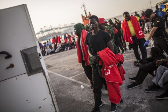 Migrants from Africa and Arab countries land in Spain