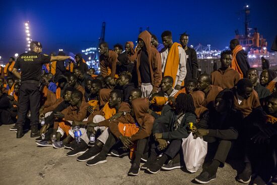 Migrants from Africa and Arab countries land in Spain