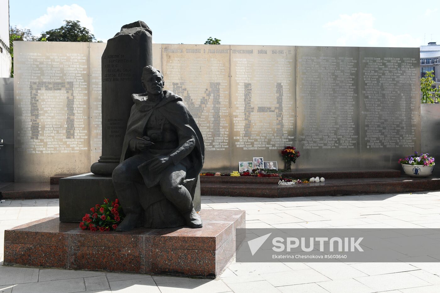 Flowers at Moscow's House of Journalists in memory of three journalists killed in Central Africa