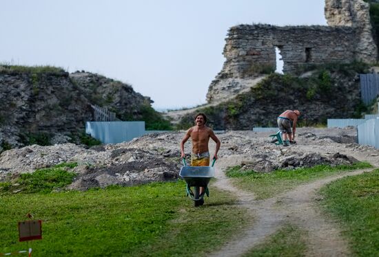 Archaeological excavations in Koporye fortress