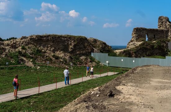 Archaeological excavations in Koporye fortress