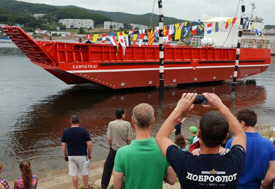 Launching a cargo-and-passenger barge in Primorye