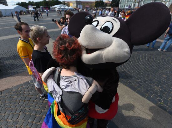 March and rally at 9th St. Petersburg Pride
