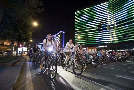 Night bicycle parade in Moscow
