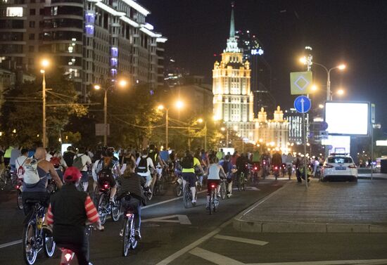Night bicycle parade in Moscow