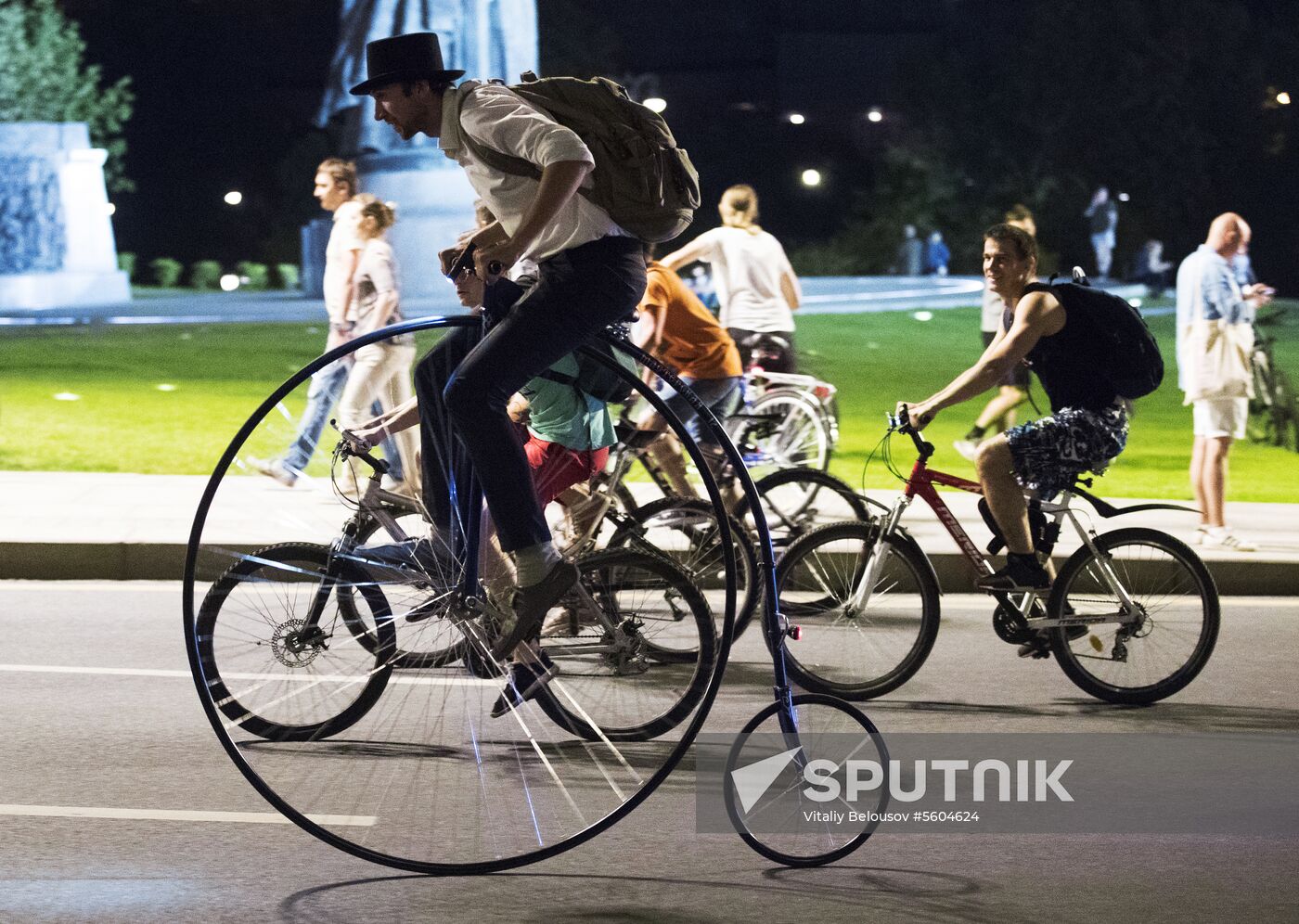 Night bicycle parade in Moscow