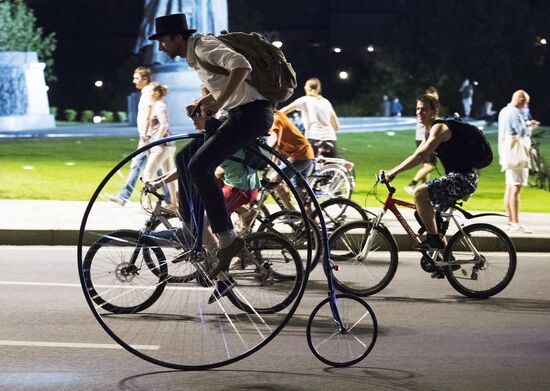 Night bicycle parade in Moscow