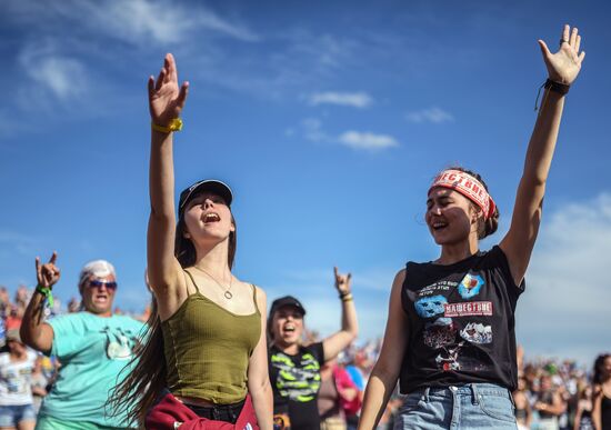 Nashestviye music festival closes in Tver Region