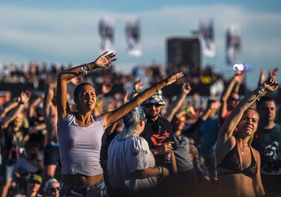 Nashestviye music festival closes in Tver Region