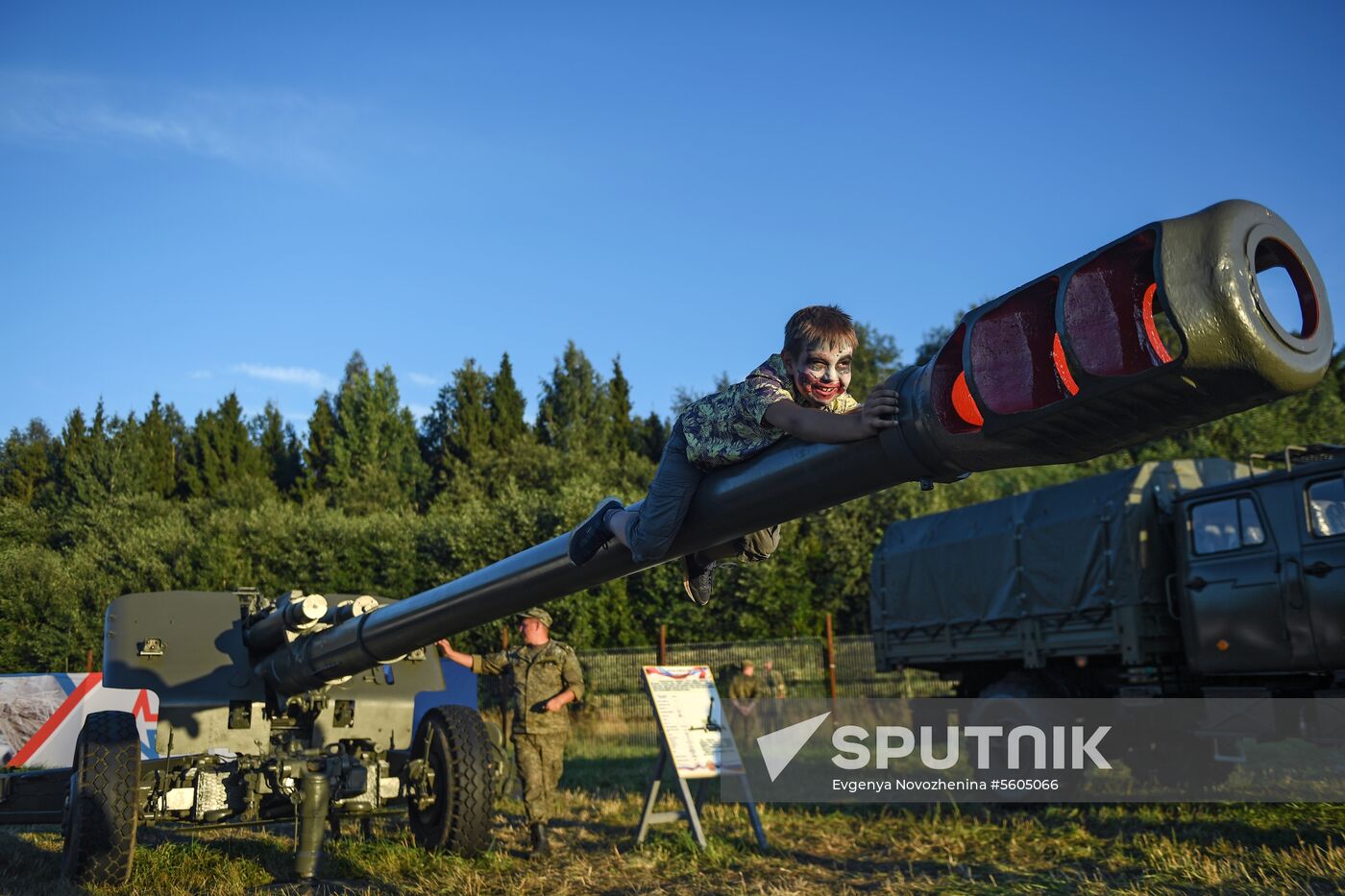 Nashestviye music festival closes in Tver Region