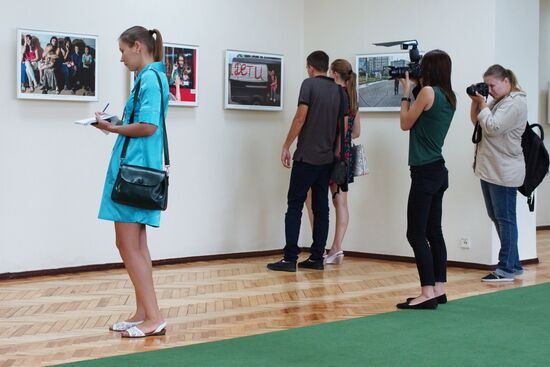 Andrei Stenin's exhibition opens in Lugansk