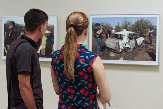 Andrei Stenin's exhibition opens in Lugansk