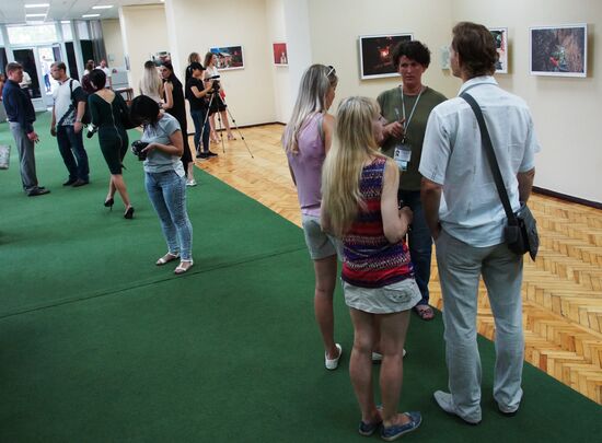 Andrei Stenin's exhibition opens in Lugansk