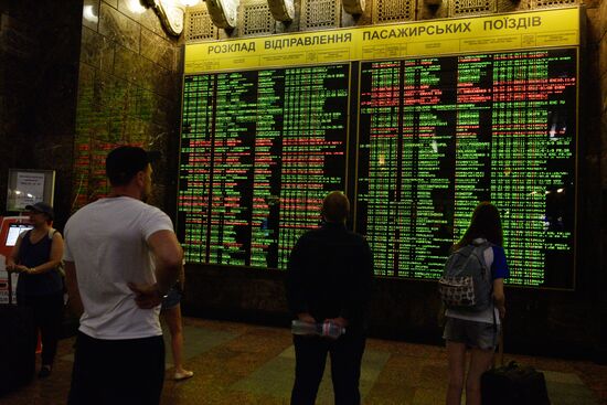 Ukraine considers cancelling railway services to Russia