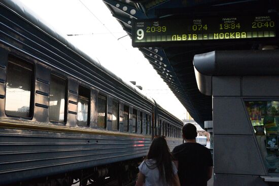 Ukraine considers cancelling railway services to Russia