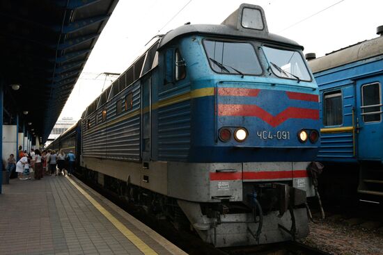 Ukraine considers cancelling railway services to Russia