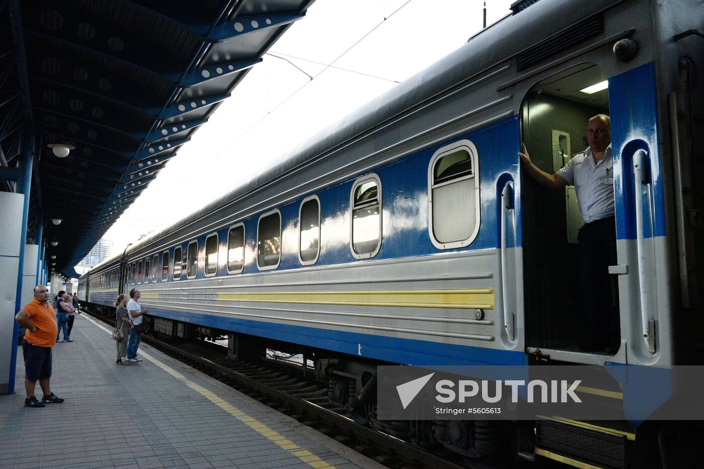 Ukraine considers cancelling railway services to Russia