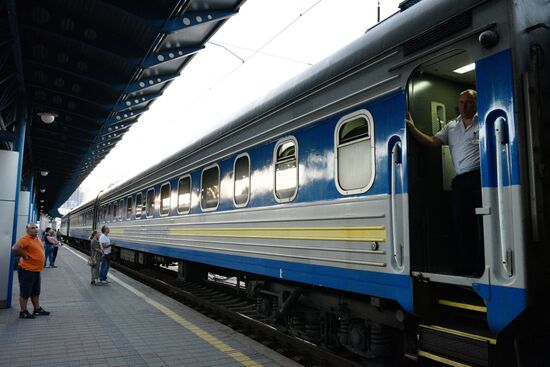 Ukraine considers cancelling railway services to Russia