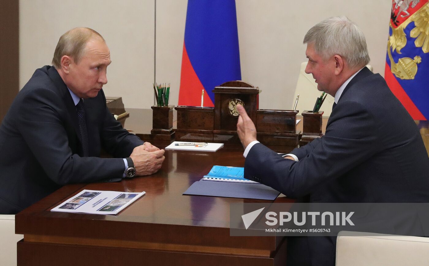 President Vladimir Putin meets with Acting Governor of Voronezh Region Alexander Gusev
