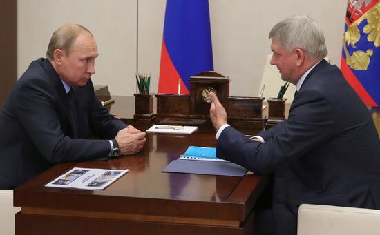 President Vladimir Putin meets with Acting Governor of Voronezh Region Alexander Gusev