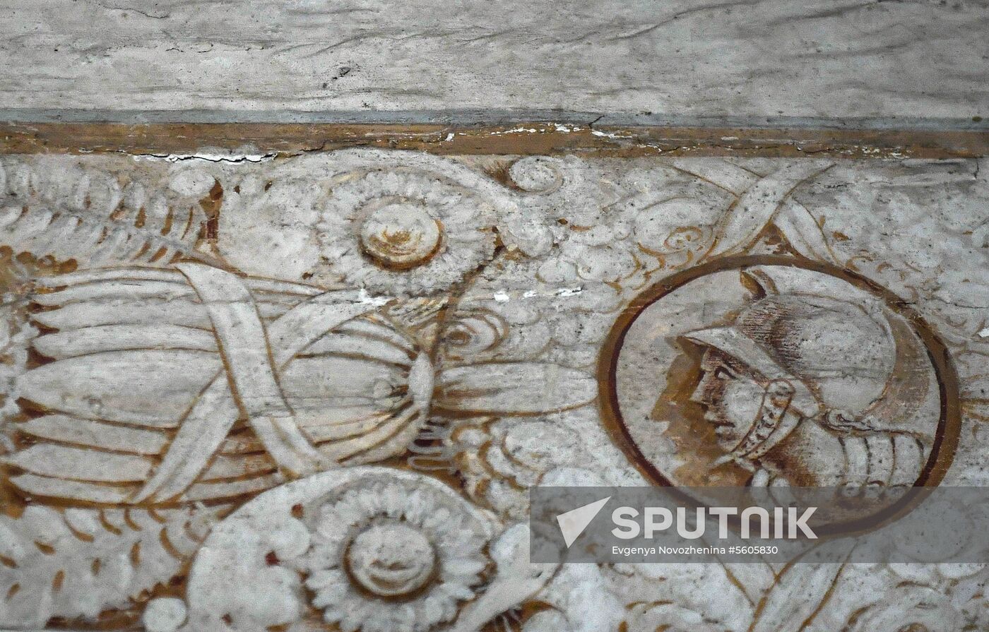 Russian and French volunteers restore architectural landmarks