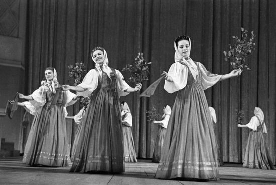 Beryozka dance company