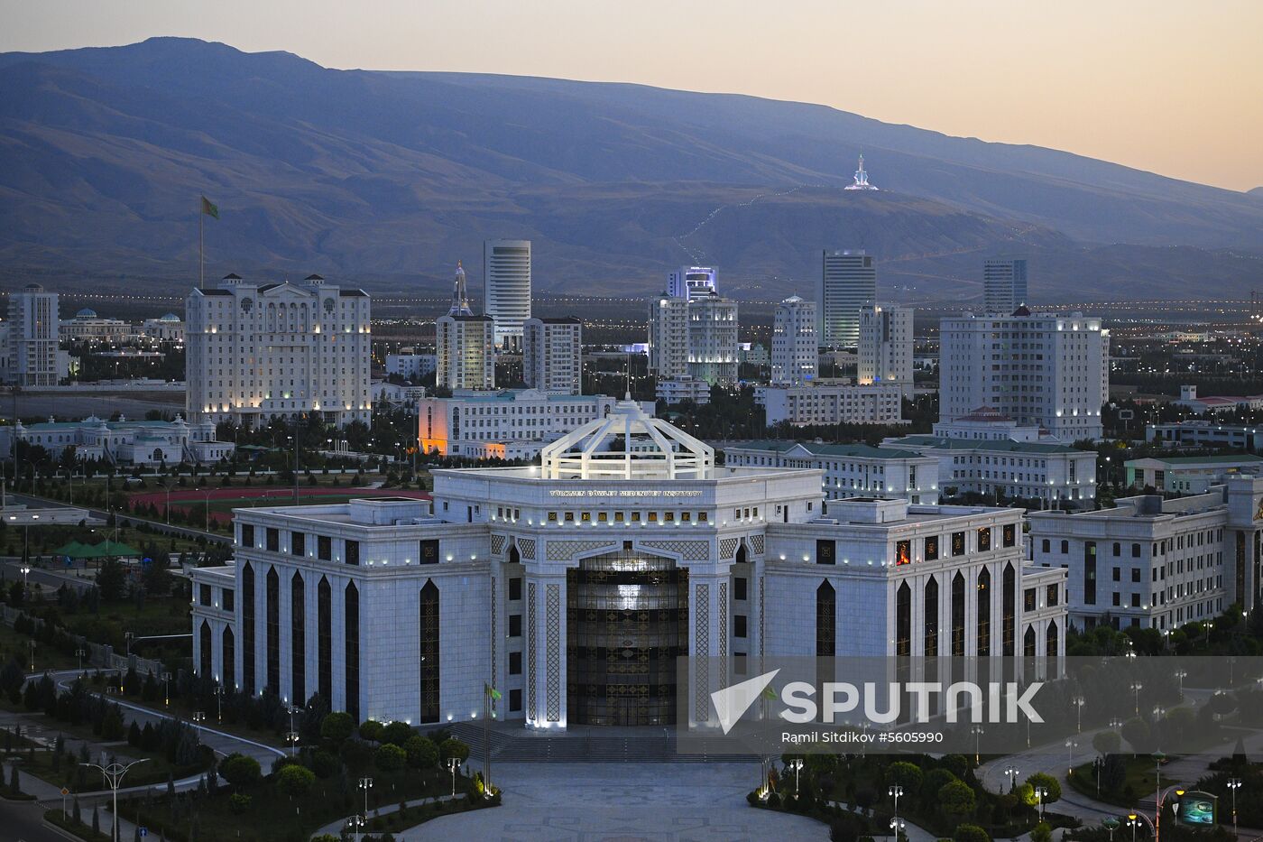 Cities of the world. Ashgabat