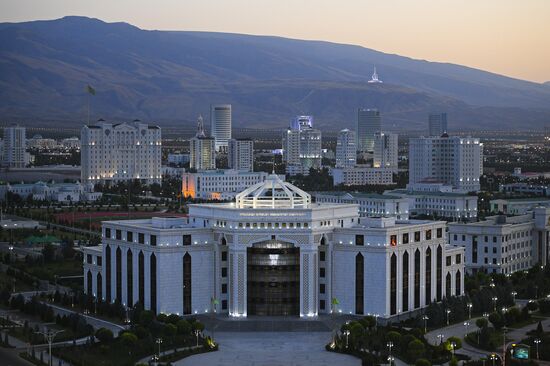 Cities of the world. Ashgabat