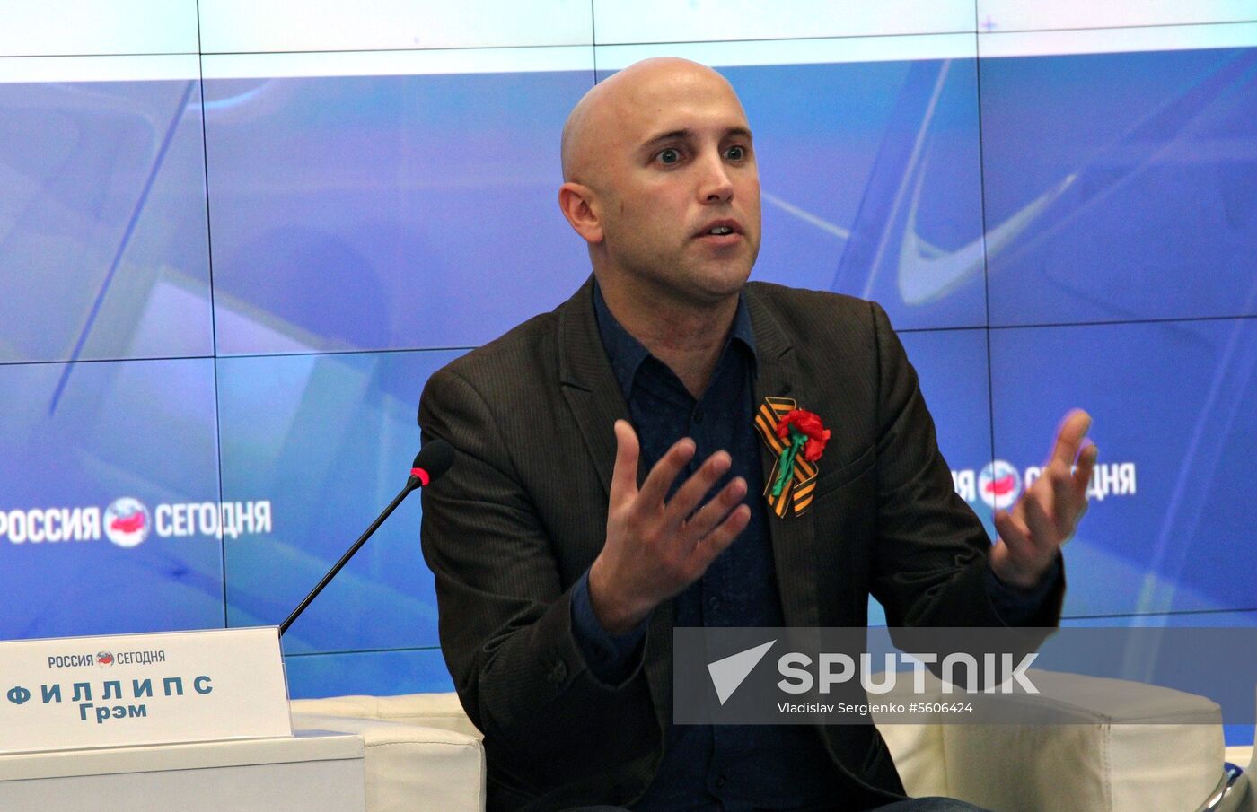 Journalist Graham Phillips detained outside Georgian Embassy in London