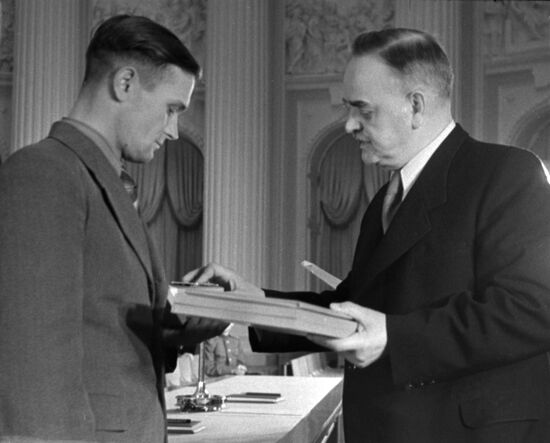 Award ceremony for builders of Lenin Volga-Don Canal