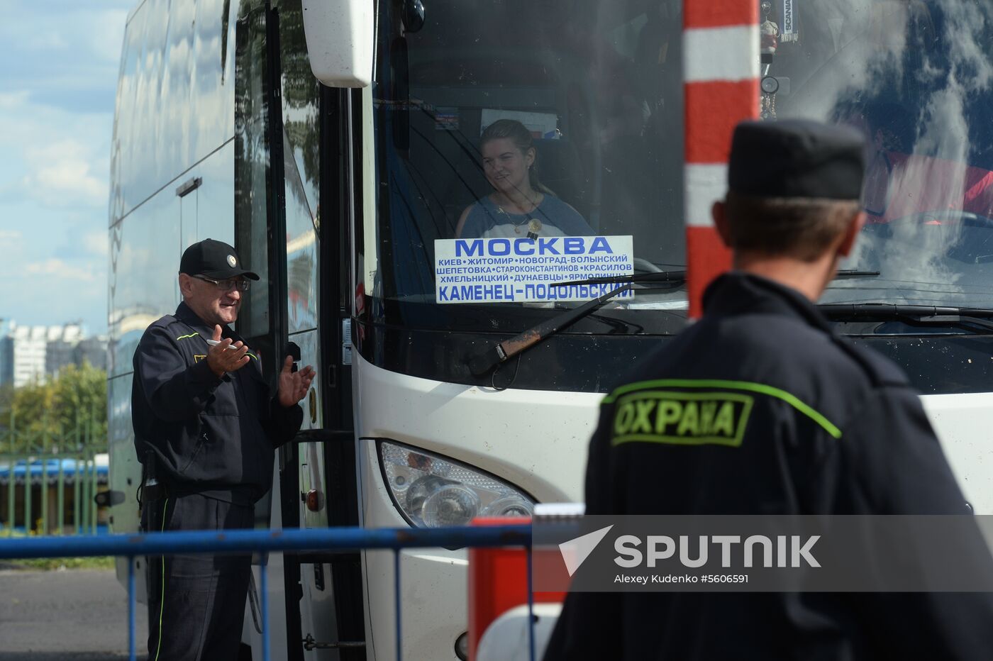 Ukraine considers stopping bus service with Russia