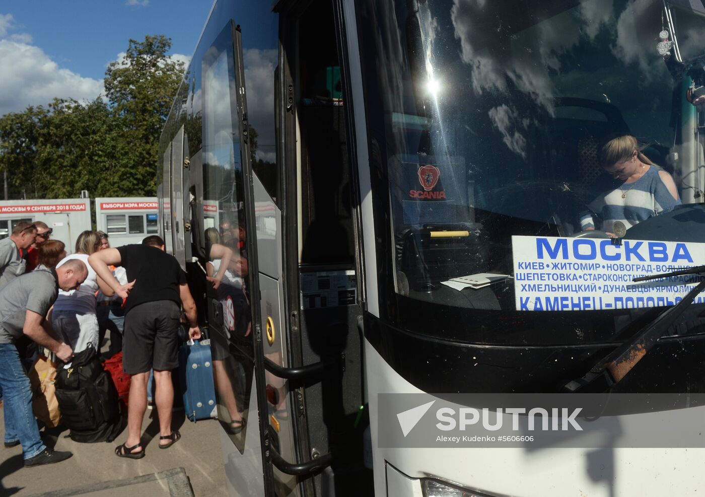 Ukraine considers stopping bus service with Russia