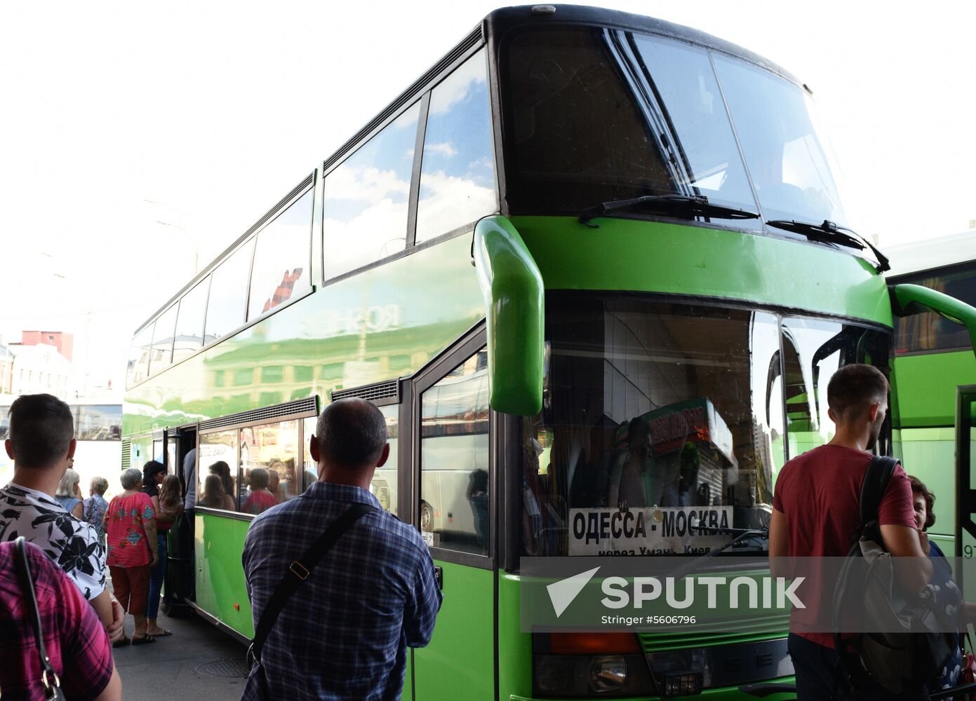Ukraine considers stopping bus service with Russia