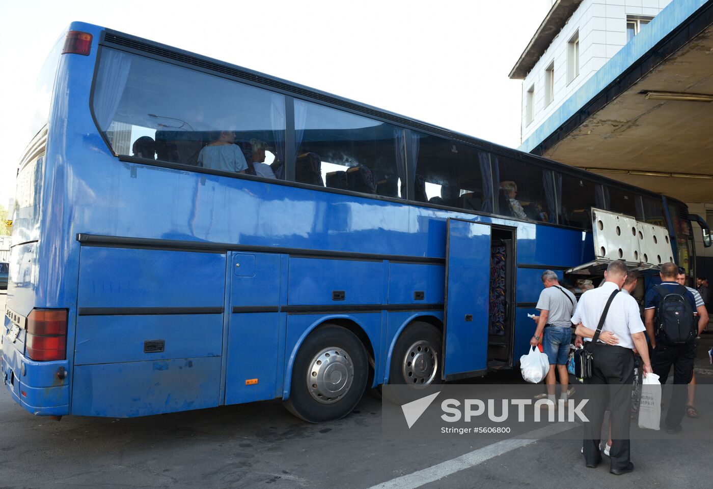 Ukraine considers stopping bus service with Russia