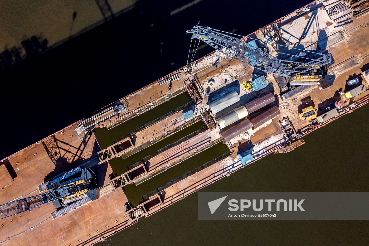 Construction of bridge across Volga River in Dubna