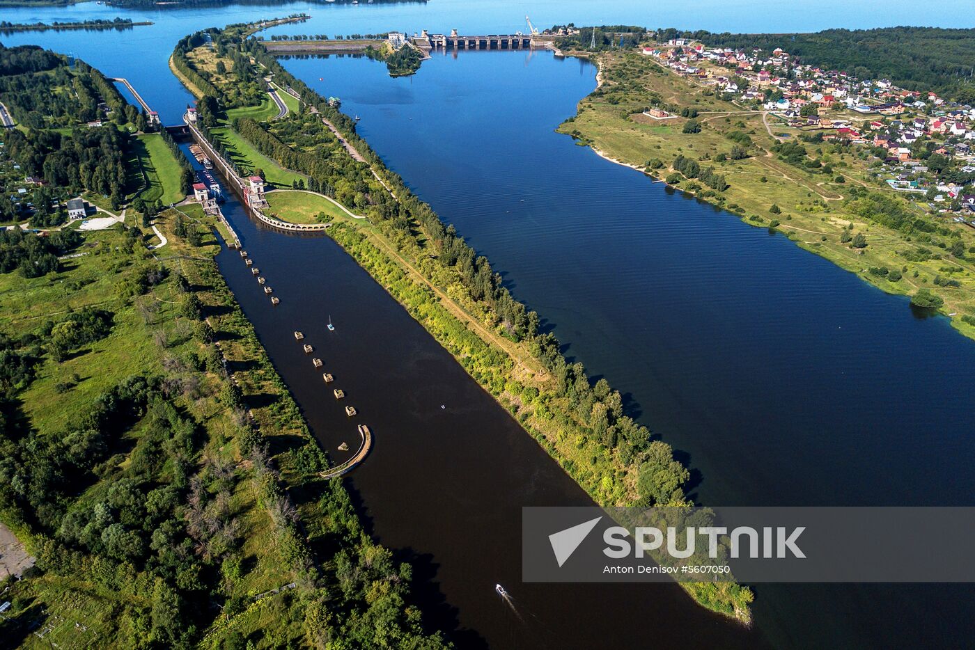 Construction of bridge across Volga River in Dubna