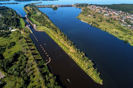 Construction of bridge across Volga River in Dubna