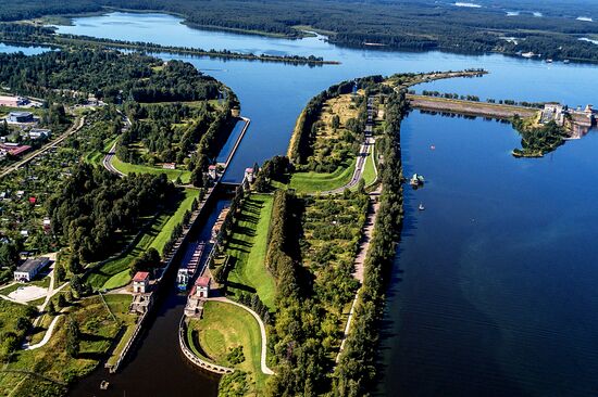 Construction of bridge across Volga River in Dubna
