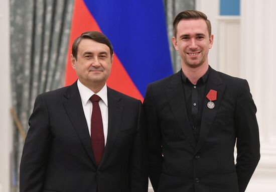 Presidential Aide Igor Levitin presents awards to participants of Pyeongchang Olympics