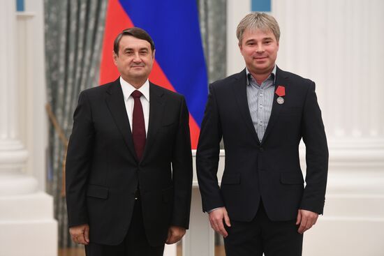 Presidential Aide Igor Levitin presents awards to participants of Pyeongchang Olympics