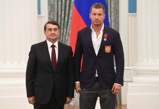 Presidential Aide Igor Levitin presents awards to participants of Pyeongchang Olympics