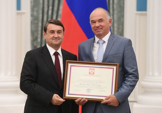 Presidential Aide Igor Levitin presents awards to participants of Pyeongchang Olympics