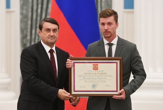 Presidential Aide Igor Levitin presents awards to participants of Pyeongchang Olympics
