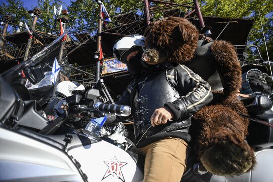 Beginning of motorcycle parade during Russian Dream bike show